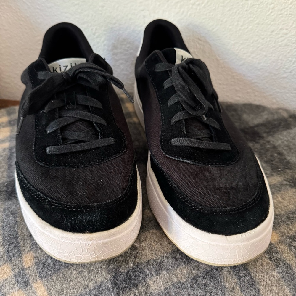 Kizik Prague Hands-Free Sneaker Black White Wide M 11.5 W 13 Athleisure Unisex - Picture 6 of 12